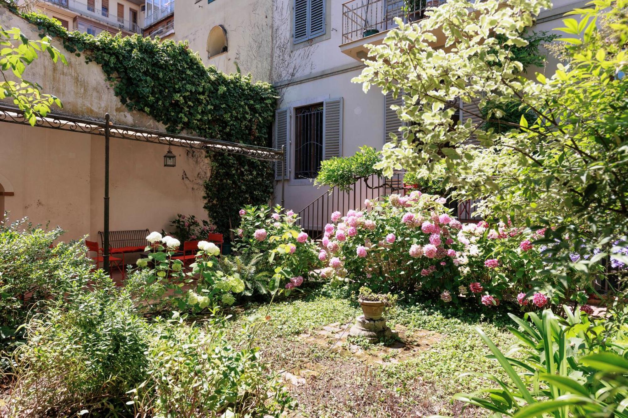 Florence Huge Apartment With Private Garden Екстериор снимка